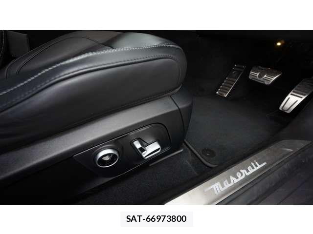Maserati LEVANTE 2021-11 8457860-17