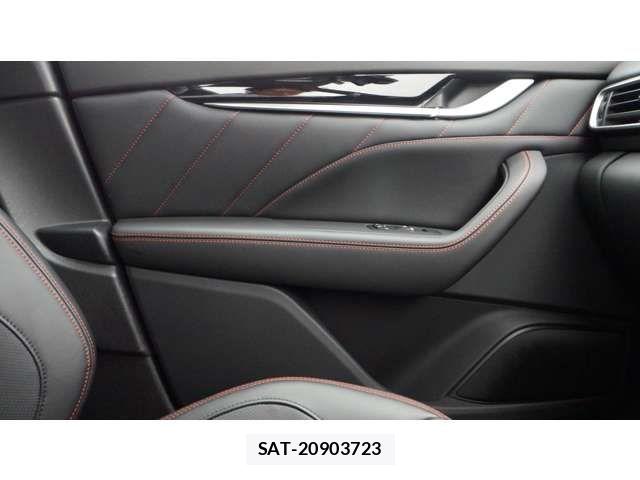 Maserati LEVANTE 2022-12 8457861-16