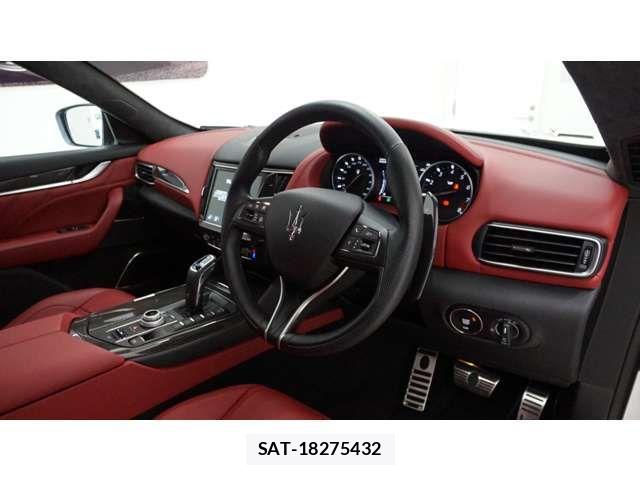 Maserati LEVANTE 2022-10 8457858-8