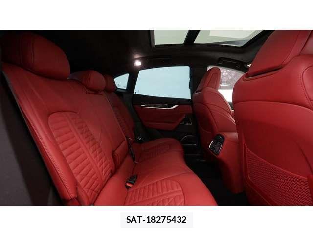 Maserati LEVANTE 2022-10 8457858-13