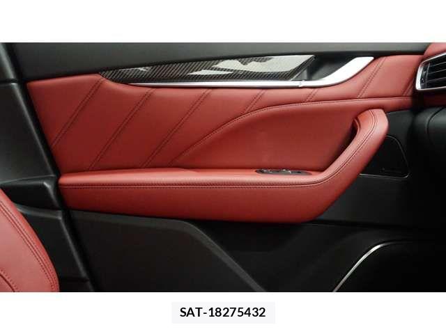 Maserati LEVANTE 2022-10 8457858-16