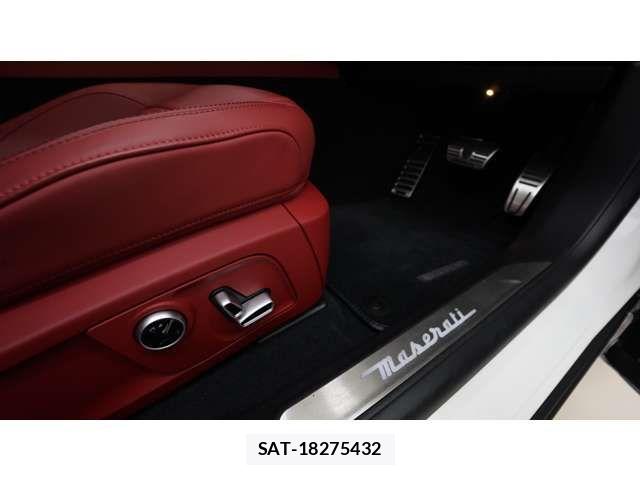 Maserati LEVANTE 2022-10 8457858-17