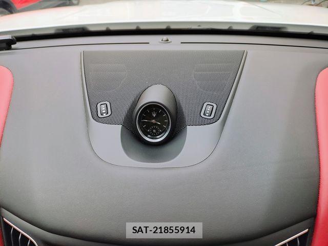 Maserati LEVANTE 2017-03 8830091-14