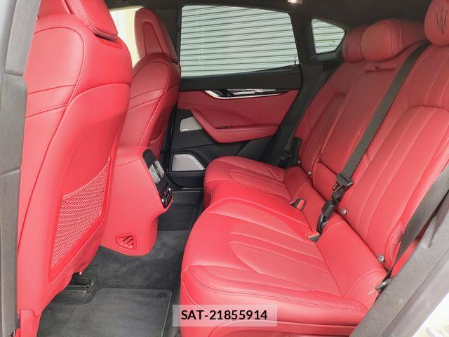 Maserati LEVANTE 2017-03 8830091-18