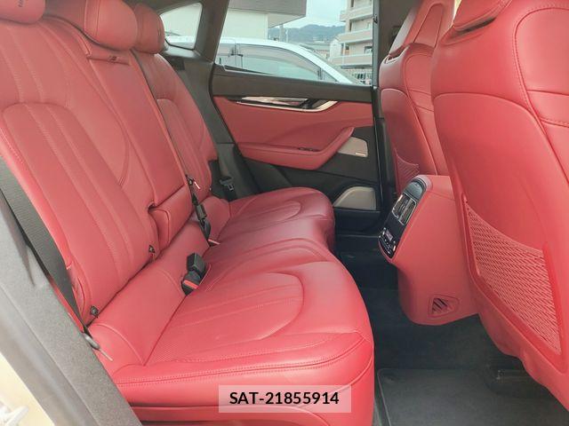 Maserati LEVANTE 2017-03 8830091-19