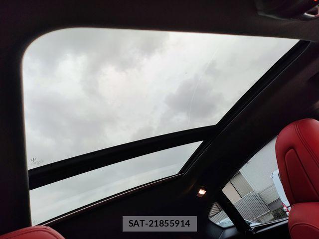Maserati LEVANTE 2017-03 8830091-27