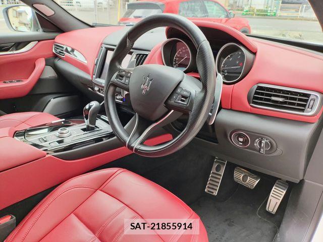 Maserati LEVANTE 2017-03 8830091-3