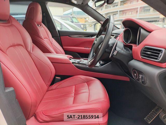 Maserati LEVANTE 2017-03 8830091-6