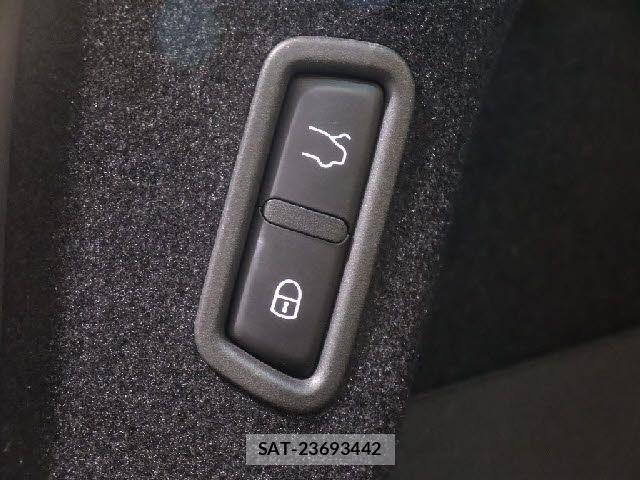 Maserati LEVANTE 2019-09 8849673-13