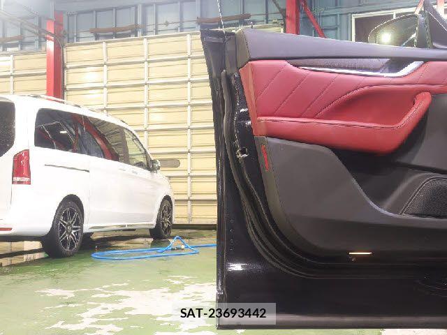 Maserati LEVANTE 2019-09 8849673-20