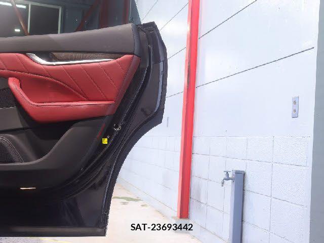 Maserati LEVANTE 2019-09 8849673-23