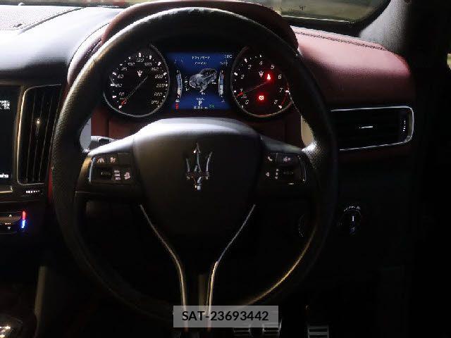 Maserati LEVANTE 2019-09 8849673-24