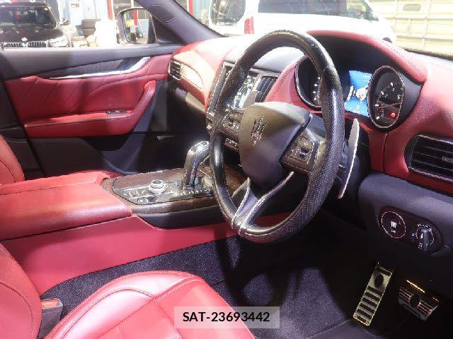 Maserati LEVANTE 2019-09 8849673-3