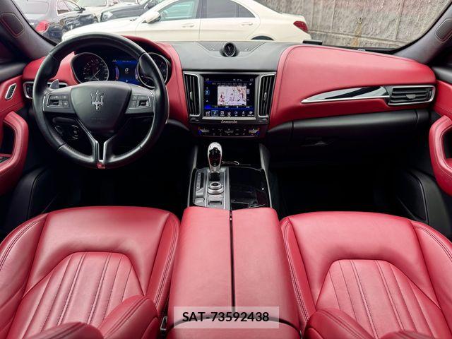 Maserati LEVANTE 2016-11 8849677-17