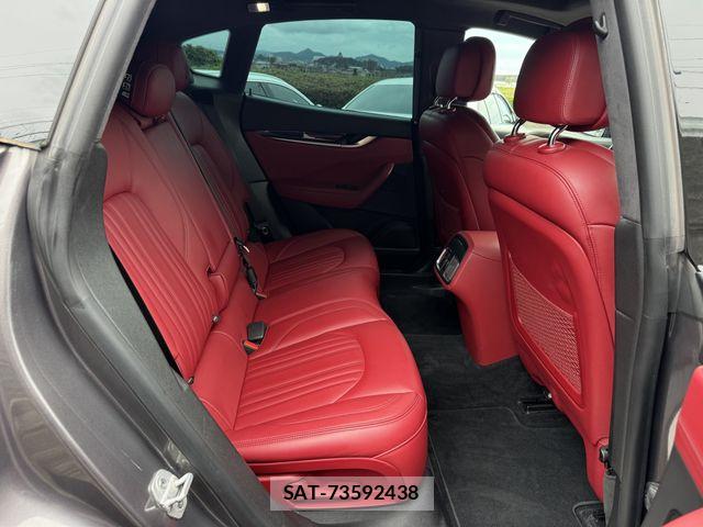 Maserati LEVANTE 2016-11 8849677-18