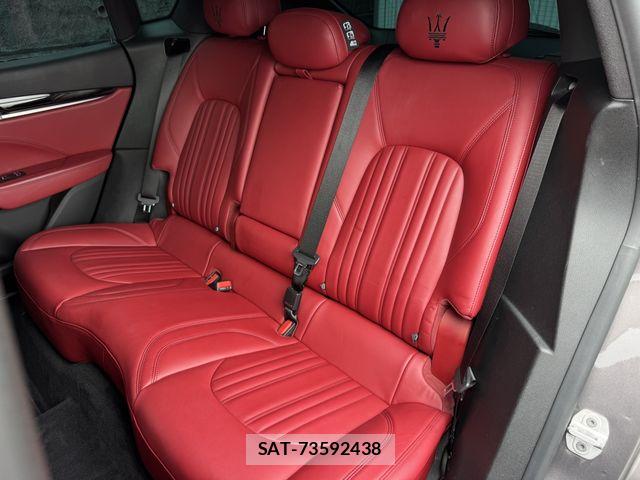 Maserati LEVANTE 2016-11 8849677-19