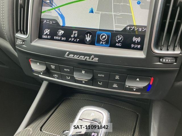 Maserati LEVANTE 2021-12 8883873-10