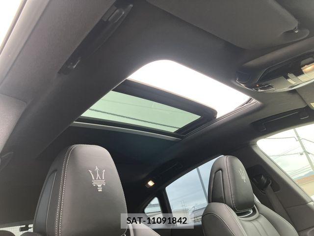 Maserati LEVANTE 2021-12 8883873-15