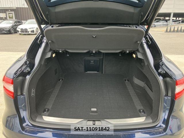 Maserati LEVANTE 2021-12 8883873-16