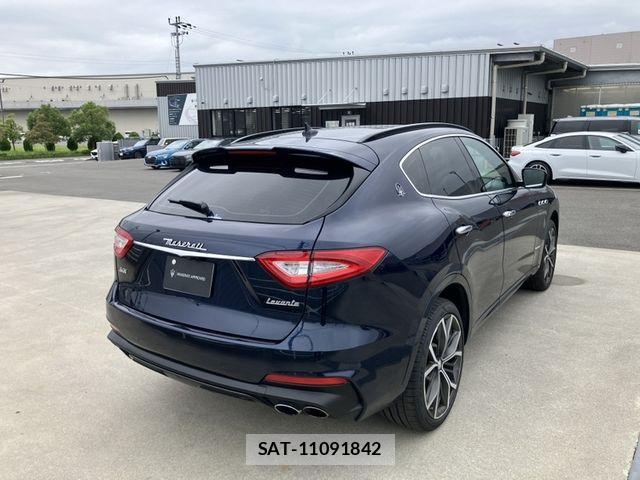 Maserati LEVANTE 2021-12 8883873-2