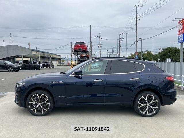 Maserati LEVANTE 2021-12 8883873-4