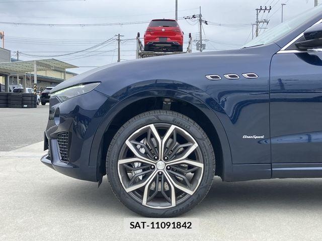 Maserati LEVANTE 2021-12 8883873-5