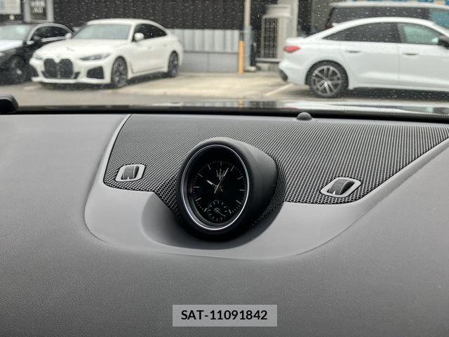 Maserati LEVANTE 2021-12 8883873-7