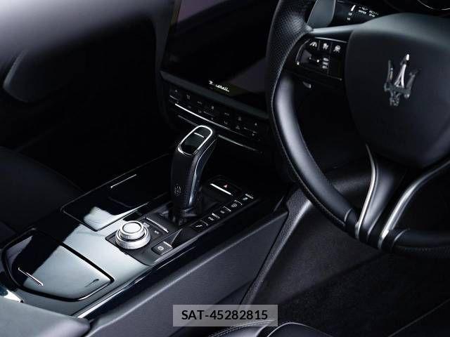 Maserati QUATTROPORTE 2021-11 1182377-10