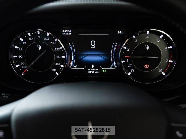 Maserati QUATTROPORTE 2021-11 1182377-11