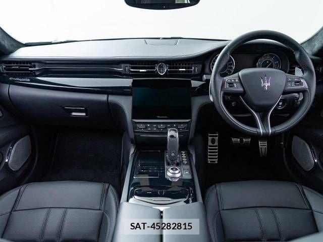 Maserati QUATTROPORTE 2021-11 1182377-4