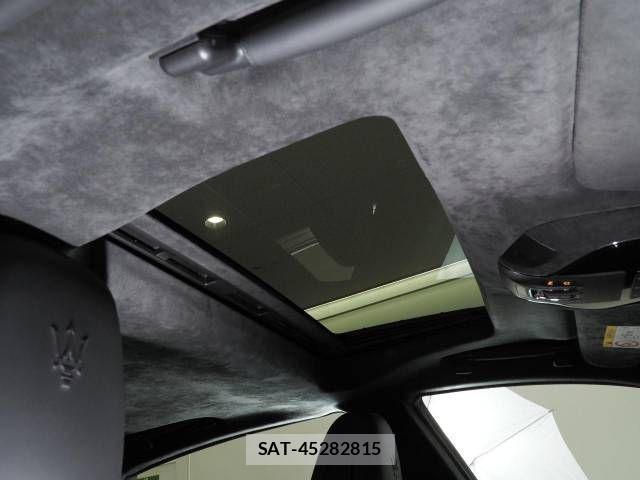 Maserati QUATTROPORTE 2021-11 1182377-5