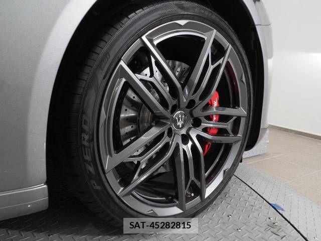 Maserati QUATTROPORTE 2021-11 1182377-7