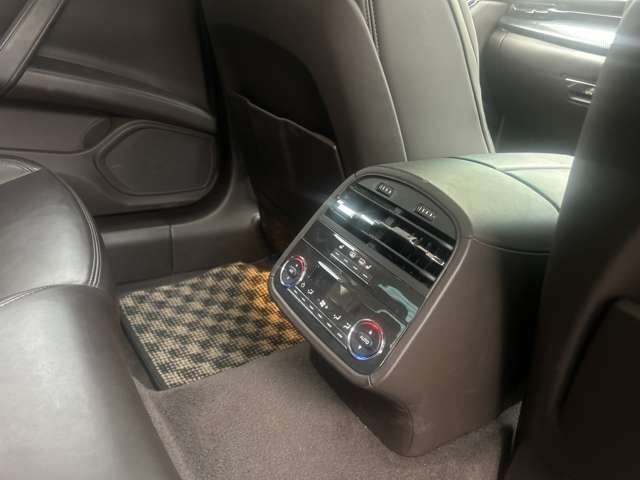 Maserati QUATTROPORTE 2014-11 1546657-17
