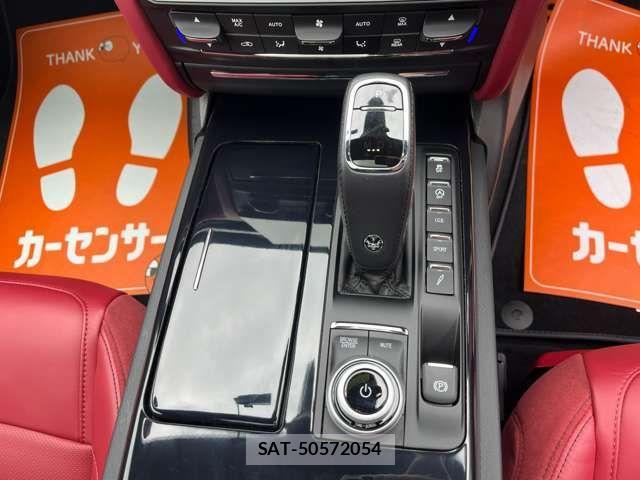 Maserati QUATTROPORTE 2024-08 4639708-10