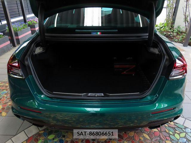 Maserati QUATTROPORTE 2023-06 6499800-27