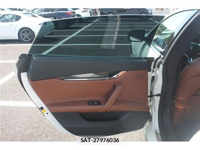Maserati QUATTROPORTE 2014-12 6907978-28