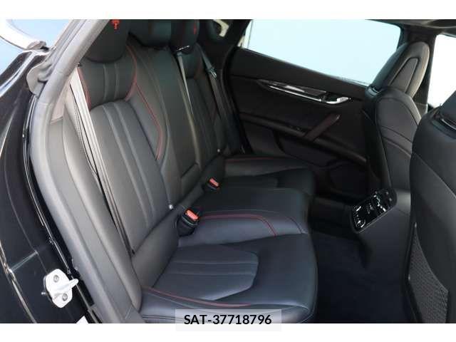 Maserati QUATTROPORTE 2020-10 7725300-17