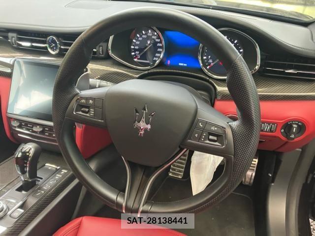 Maserati QUATTROPORTE 2018-04 7725301-10