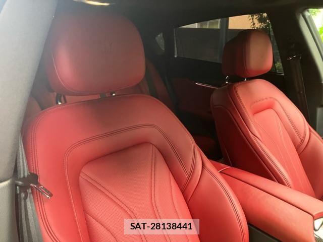 Maserati QUATTROPORTE 2018-04 7725301-11
