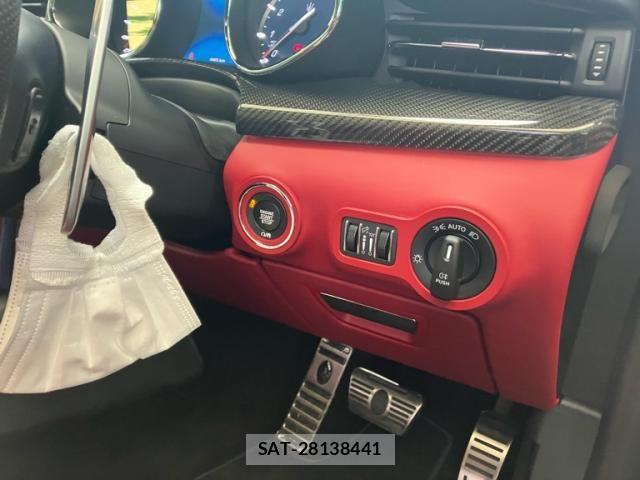 Maserati QUATTROPORTE 2018-04 7725301-13