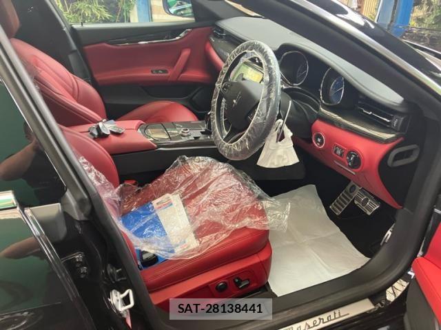 Maserati QUATTROPORTE 2018-04 7725301-14