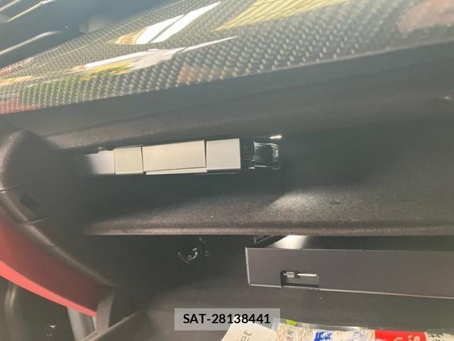 Maserati QUATTROPORTE 2018-04 7725301-17
