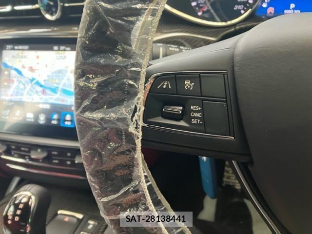 Maserati QUATTROPORTE 2018-04 7725301-21