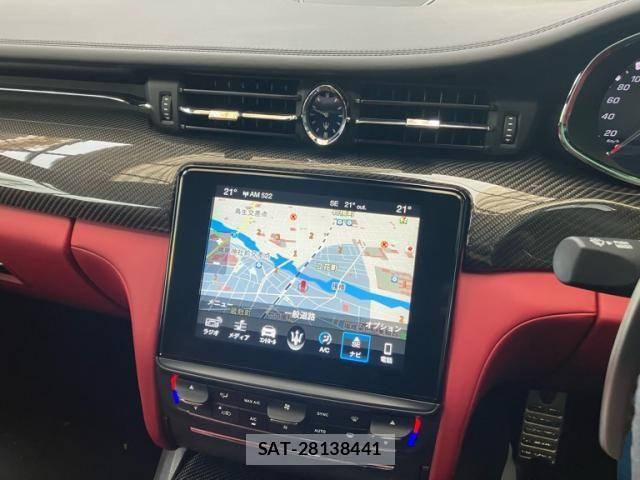Maserati QUATTROPORTE 2018-04 7725301-22