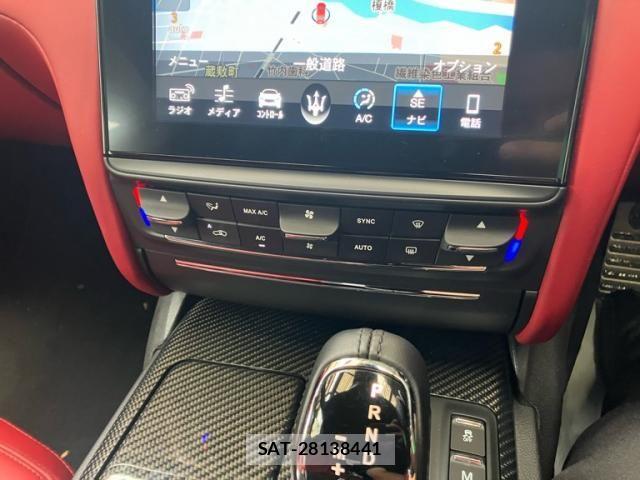 Maserati QUATTROPORTE 2018-04 7725301-24