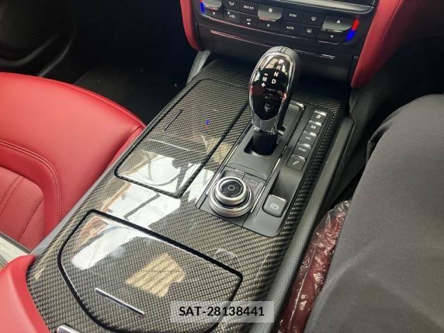 Maserati QUATTROPORTE 2018-04 7725301-25