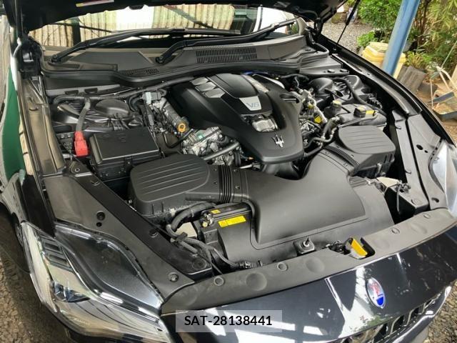 Maserati QUATTROPORTE 2018-04 7725301-28
