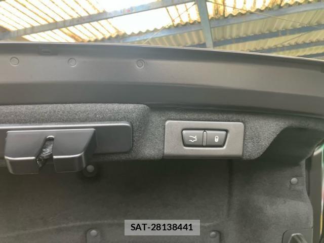 Maserati QUATTROPORTE 2018-04 7725301-29