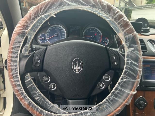 Maserati QUATTROPORTE 2007-06 7725302-15