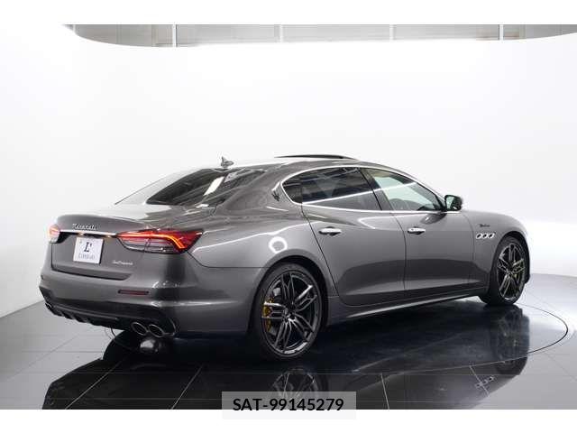 Maserati QUATTROPORTE 2021-11 7902893-16